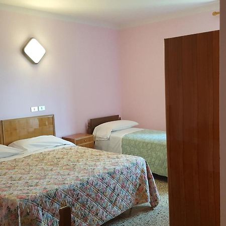 Albergo Ristorante Gualtieri 巴贝里诺·迪·穆杰罗 客房 照片