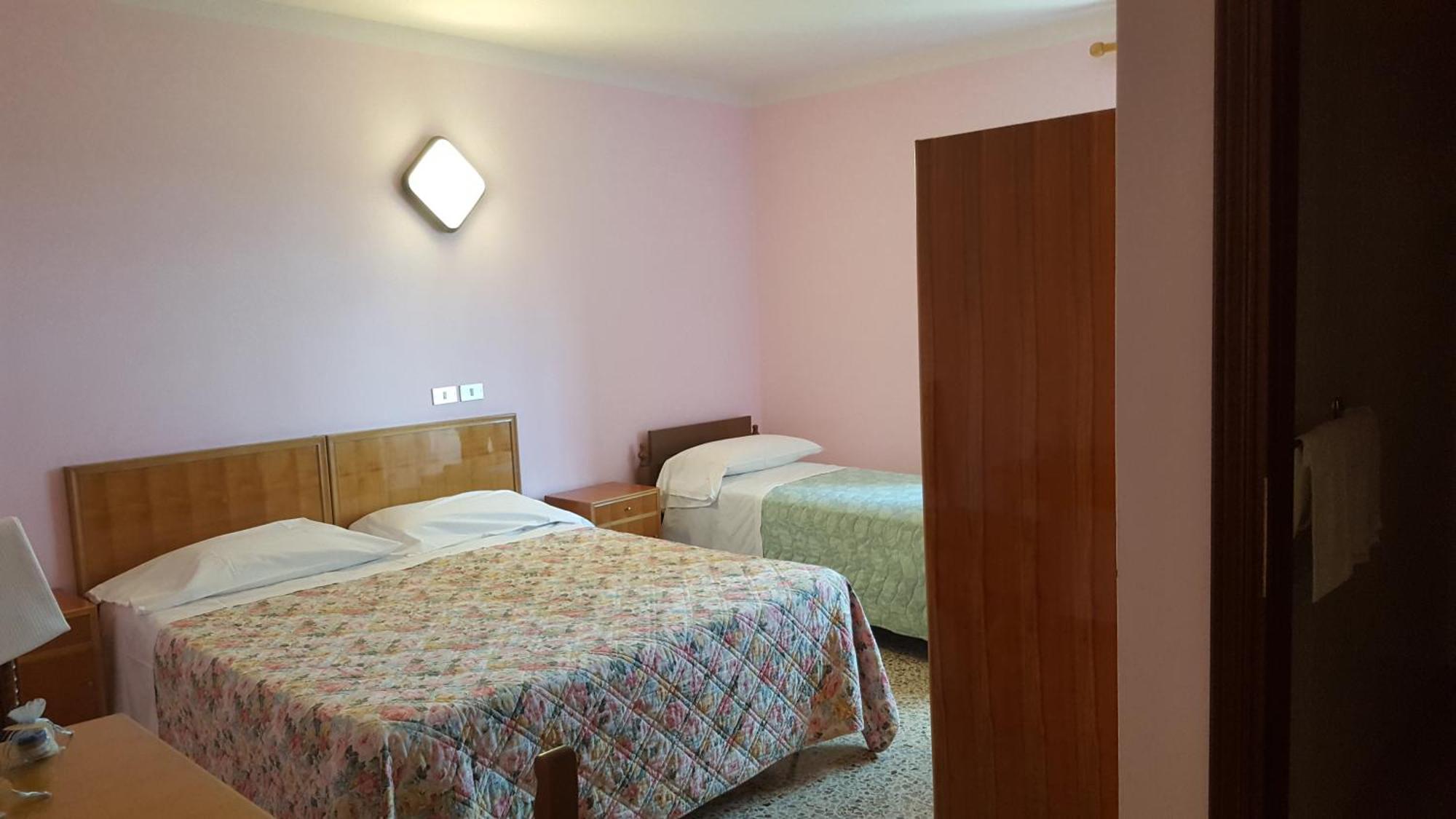 Albergo Ristorante Gualtieri 巴贝里诺·迪·穆杰罗 客房 照片