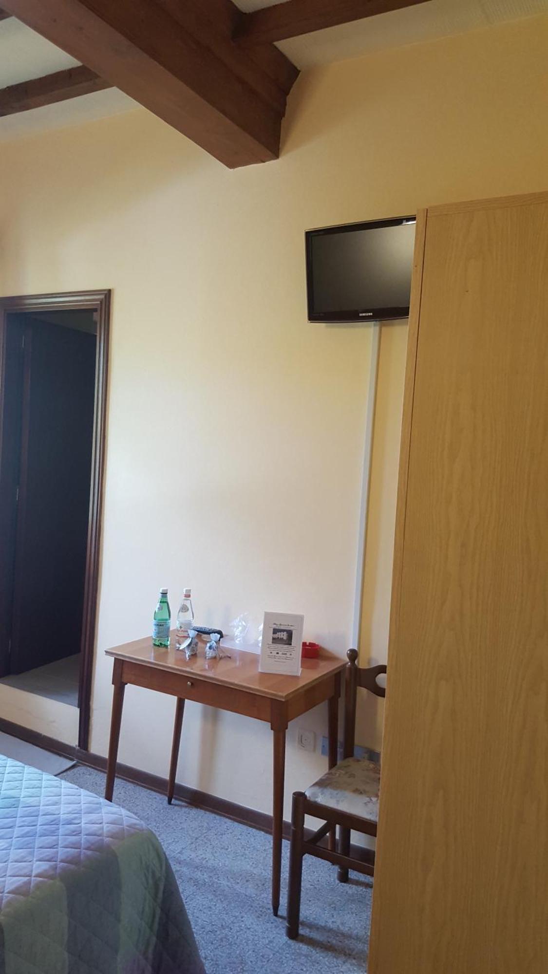 Albergo Ristorante Gualtieri 巴贝里诺·迪·穆杰罗 客房 照片