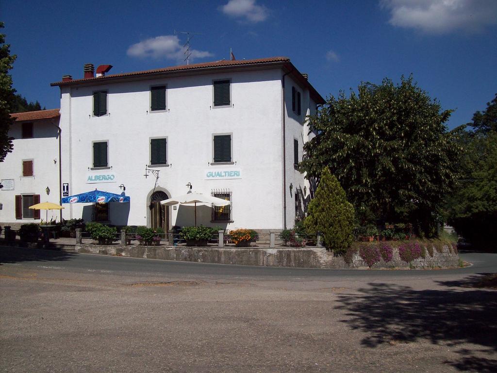 Albergo Ristorante Gualtieri 巴贝里诺·迪·穆杰罗 外观 照片